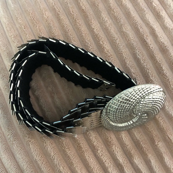 🌟Vintage Metal Belt Silver Snake Fish Scale Disco Elastic Stretch floral buckle🌟 - Picture 11 of 14